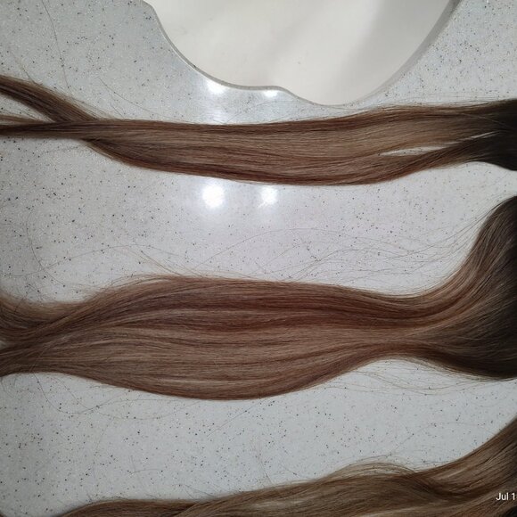 Endaring invisible clip in hair extensions - Picture 6 of 8